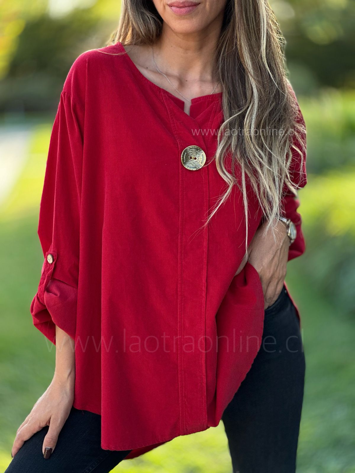 Blusa boton dorado rojo