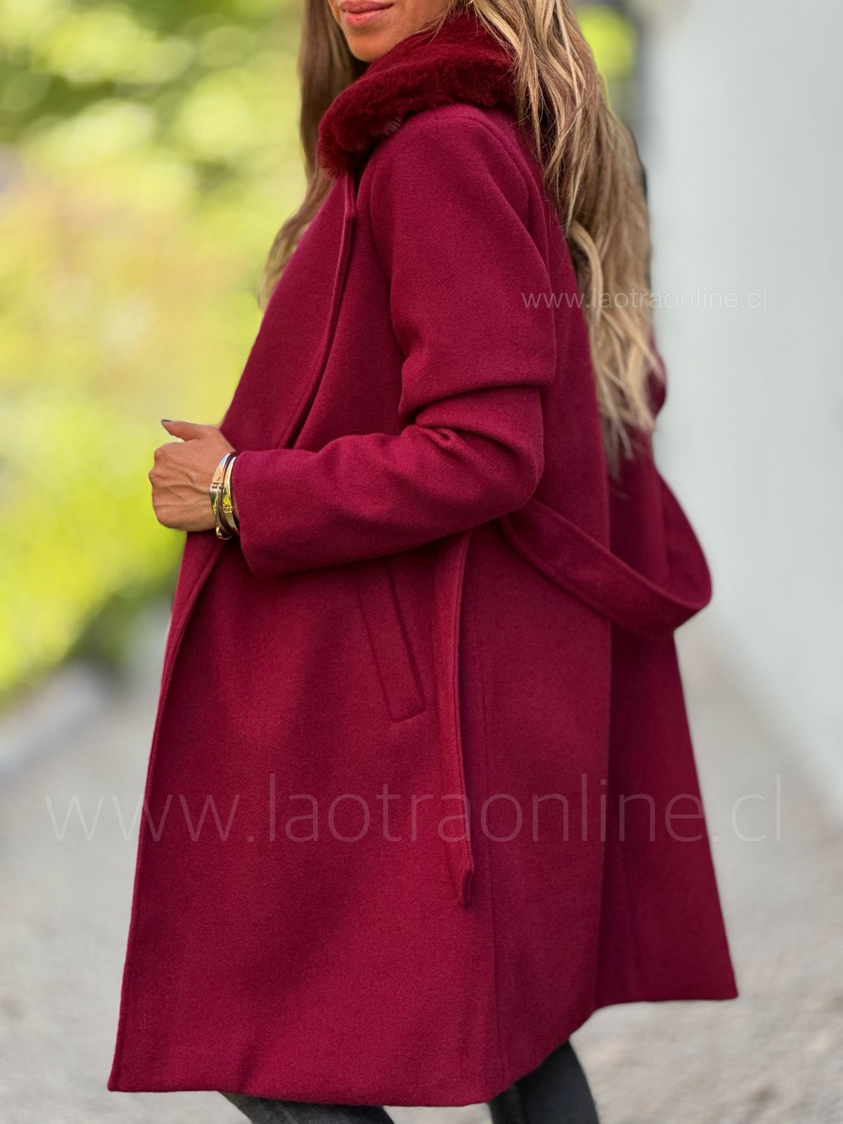 Abrigo Reina Isabel cherry