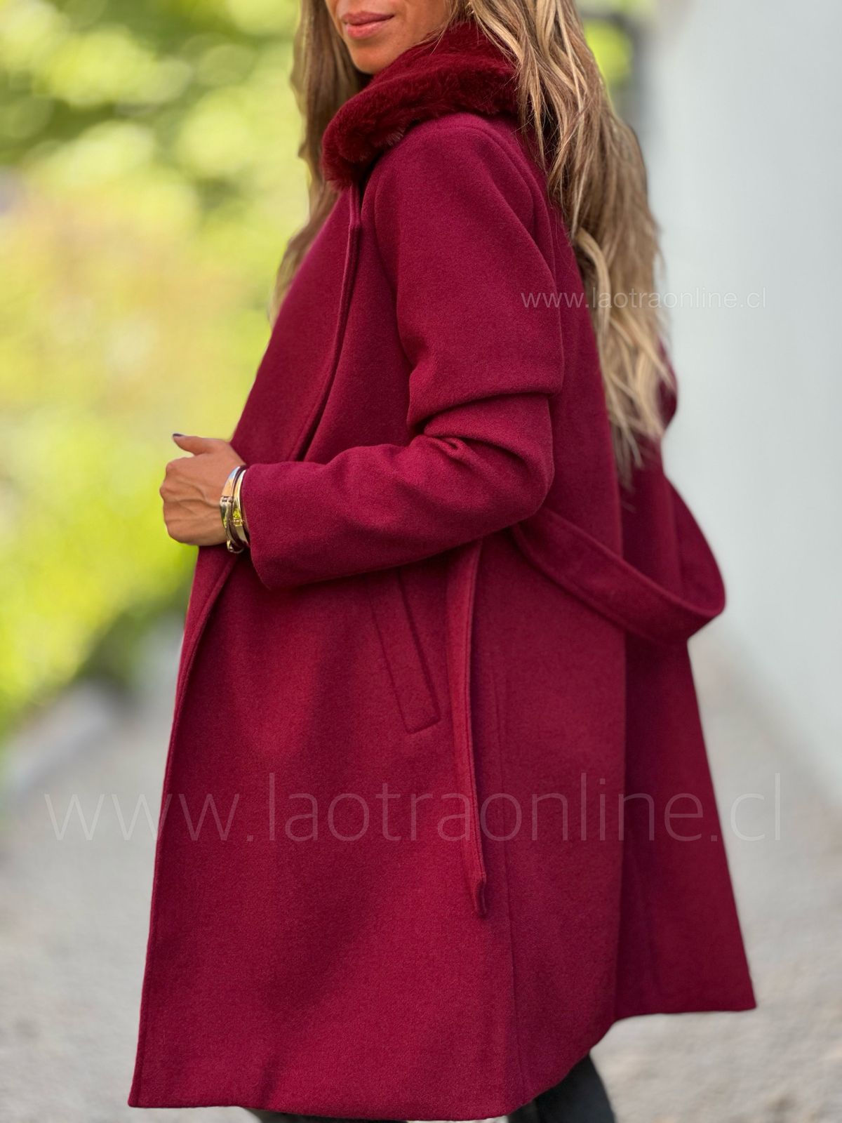 Abrigo Reina Isabel cherry