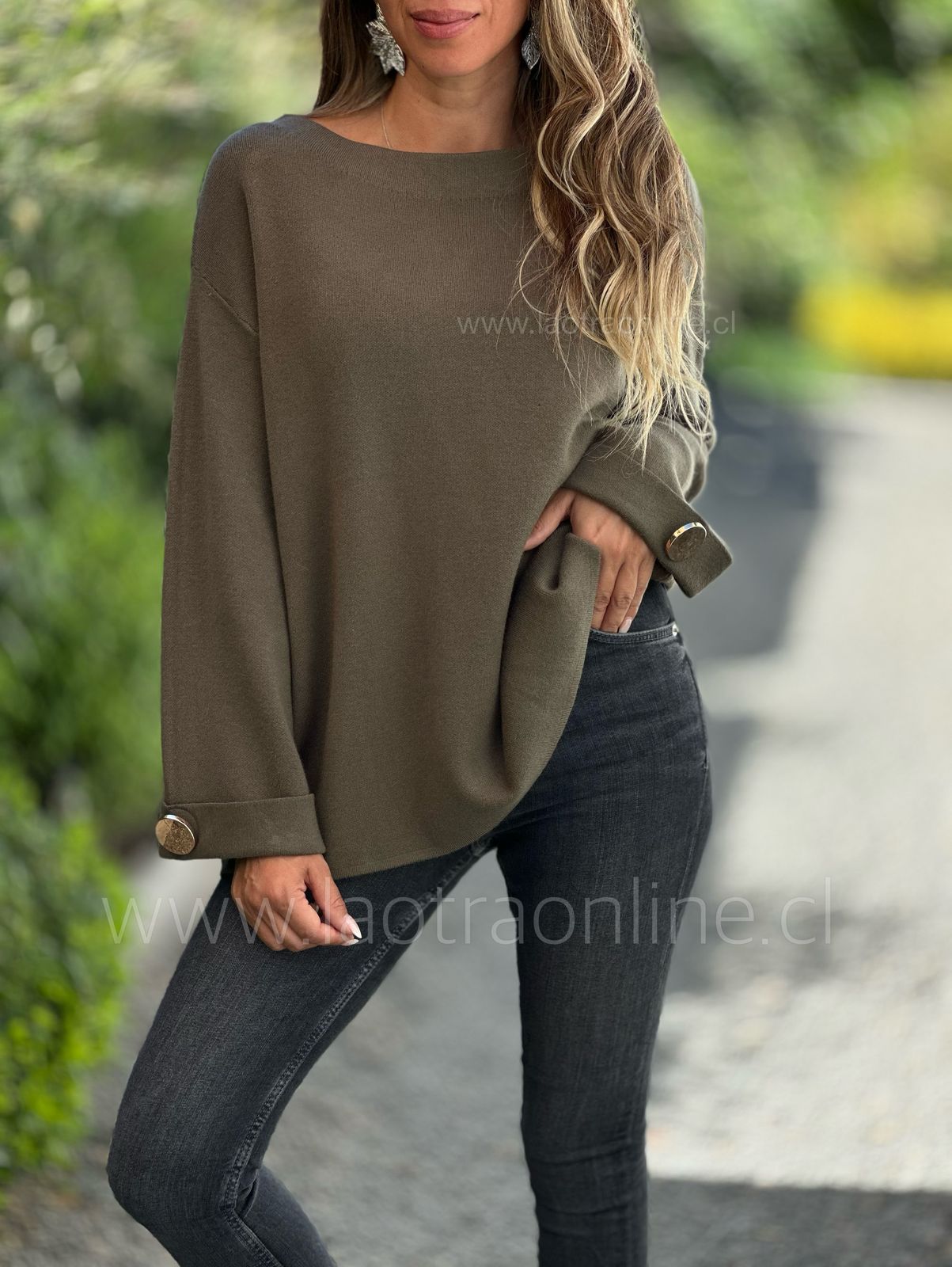 Sweater manga boton olivo